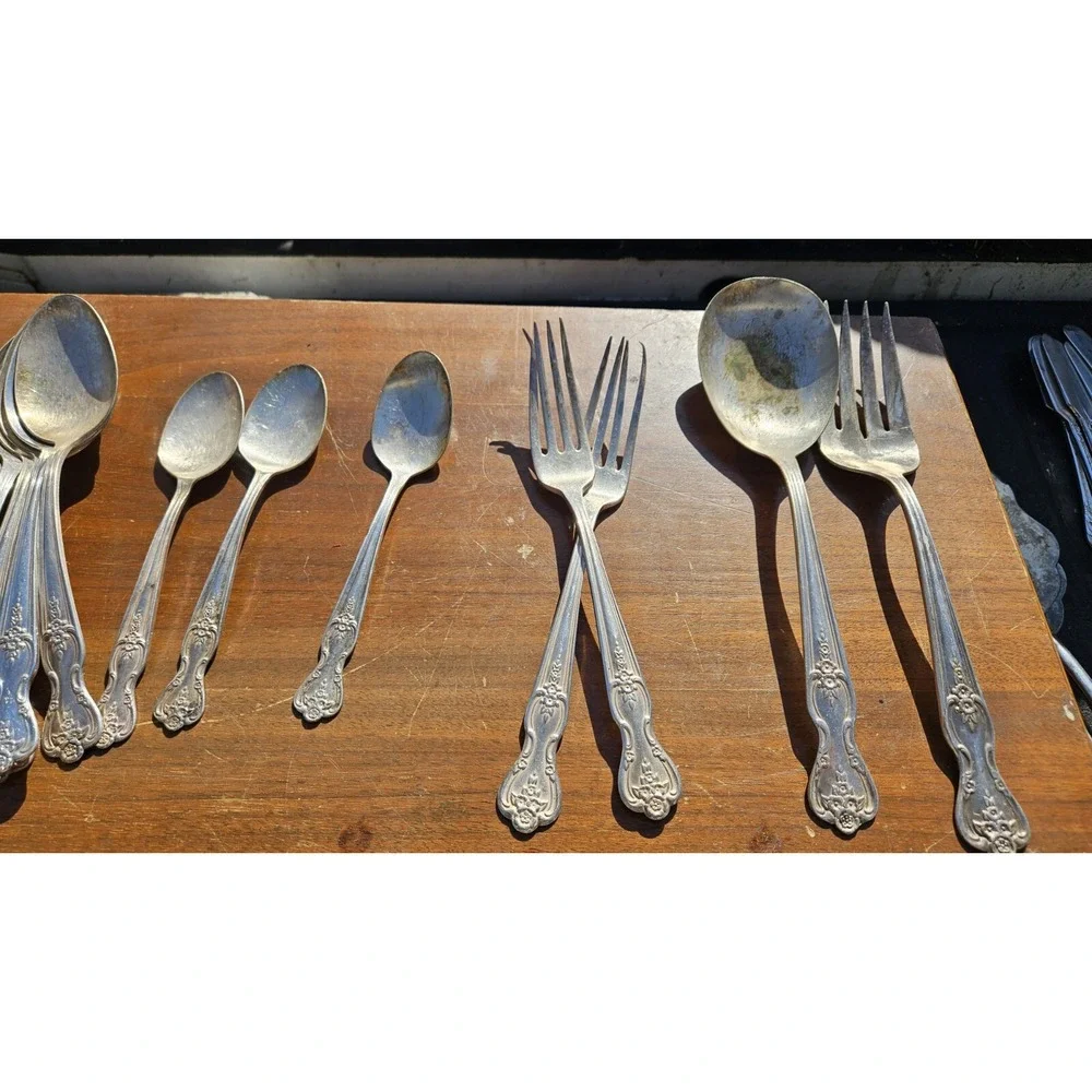 Set. Cutlery wm rogers mfg co extra plate